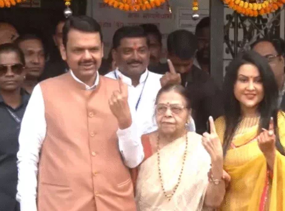 
महाराष्ट्र की 288 सीटों पर वोटिंग: 1 बजे तक 32.18 % मतदान, वोटिंग करने पहुंचे नेताओं ने क्या कहा 
