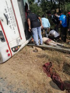 गोंदिया में बस पलटी, 9 की मौत्