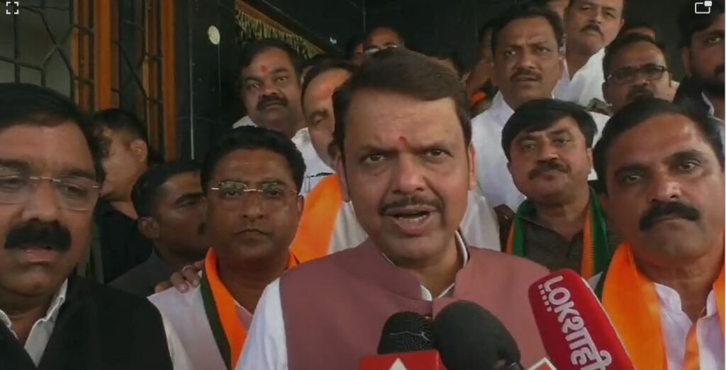 देवेंद्र फड़णवीस ने कहा- चांदीवाल आयोग ने पूर्व गृह मंत्री अनिल देशमुख को क्लीन चिट नहीं दी