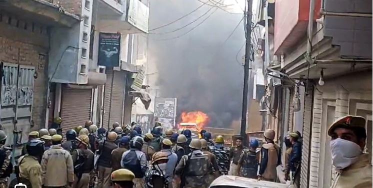 संभल हिंसा एक्शन: समाजवादी पार्टी के सांसद जिया उर रहमान सहित 2500 लोगों के खिलाफ एफआईआर दर्ज