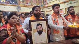 फडणवीस और शिंदे समर्थकों में अपनी पार्टी का सीएम बनाने के लिए भगवान से प्रार्थना की