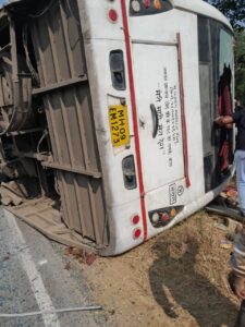 गोंदिया में बस पलटी, 9 की मौत्