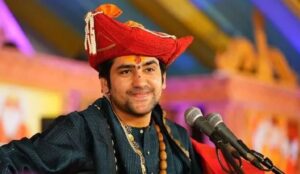 बागेश्वर धाम के धीरेंद्र शास्त्री पर हिंदु एकता पदयात्रा में मोबाइल से हमला