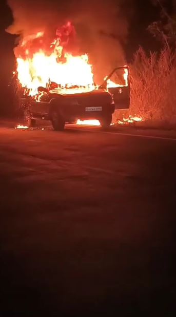 प्रत्याशी ने अपने ही वाहन में आग लगाई