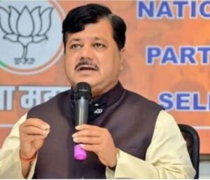महाराष्ट्र में सीएम के नाम पर संग्राम शुरू: तीनों दावेदारों के समर्थकों ने अपने-अपने नेता को सीएम बताया