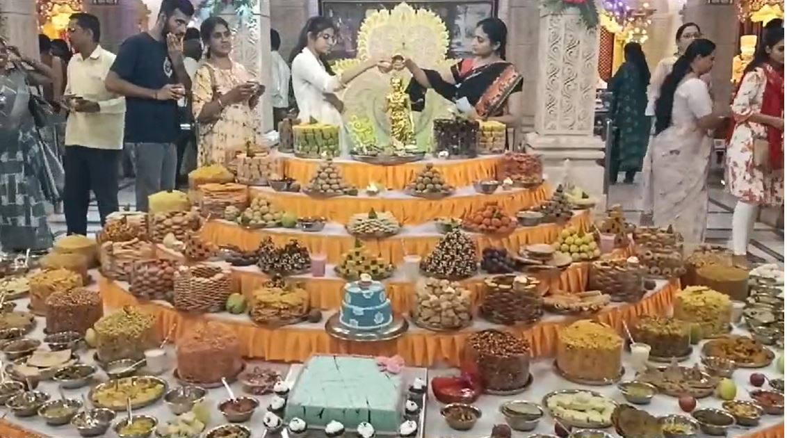 स्वामीनारायण मंदिर में अन्नकूट महोत्सव