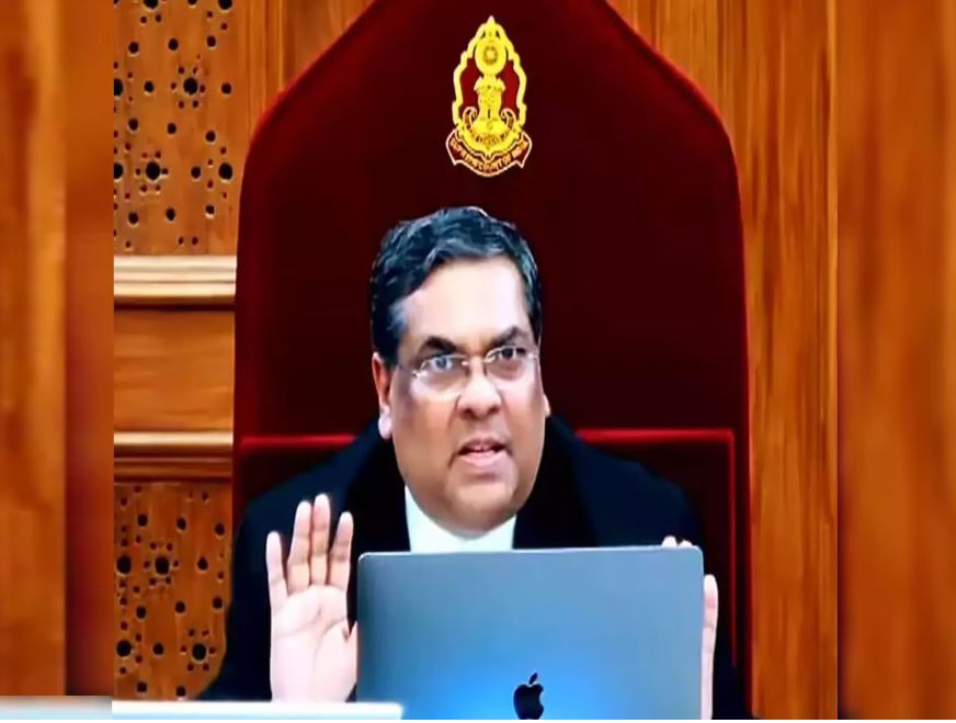 Cji संजीव खन्ना सख्त फैसलों के लिए जाने जाते हैं, उनके अंकल के फैसले से इंदिरागांधी नाराज हो गई थीं