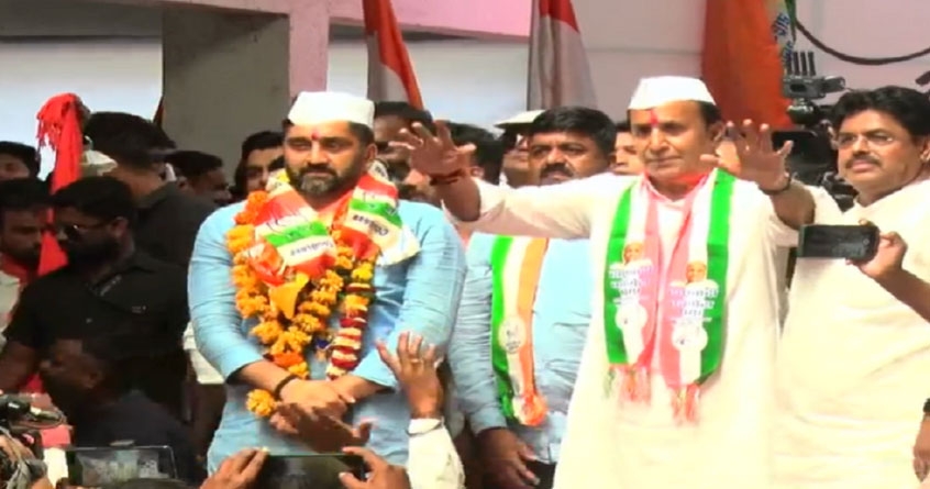 चुनाव की जंग में सब जायज है। साम-दाम-दंड-भेद। इसी बात का एक ताजा उदाहरण कटोल विधानसभा सीट में देखने को मिला। यहां पूर्व गृहमंत्र अनिल देशमुख ने अपनी जगह अपने बेटे सलिल देशमुख को राकांपा शरद गुट से खड़ा किया है। इस पर भ्रम जाल डालने के लिए राकांपा अजित गुट ने अनिल देशमुख नामक एक अन्य शख्स को सलिल देशमुख के सामने खड़ा कर दिया।