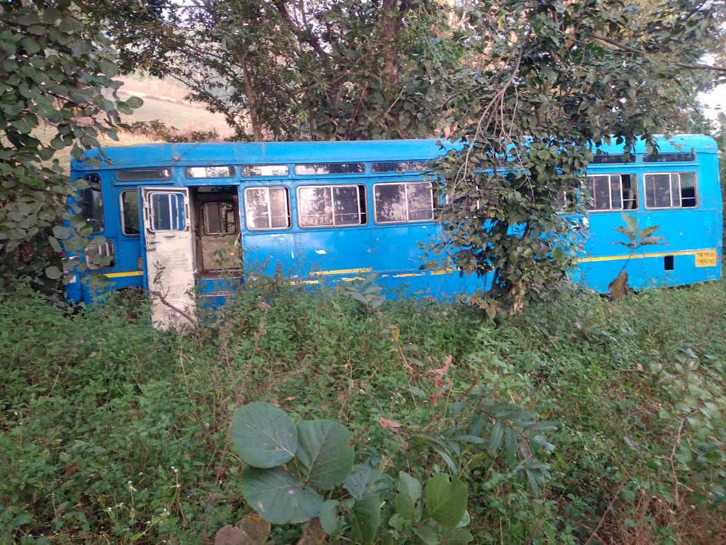 Gondia: Again a school bus met with an accident