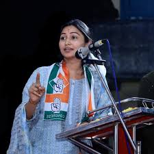 वडेट्टीवार की बेटी शिवानी ने खोया आपा.. बिजली गुल होने पर कर्मचारियों की गालियां दी