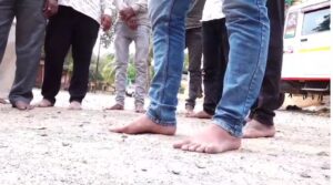 सावंत को मंत्री बनाने के लिए लोगों ने चप्पल पहनना बंद की