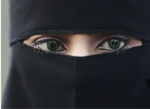 पत्नी वॉक पर गई तो दिया तीन तलाक