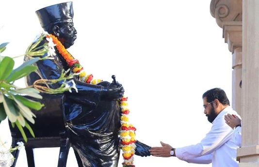 एकनाथ शिंदे ने RSS मुख्यालय पहुंचकर कहा- मैंने संघ शाखा से शुरुआत की थी, हमारे विचार एक हैं