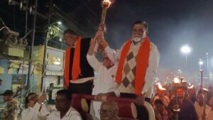 ईवीएम के खिलाफ शिवसेना का मशाल जुलूस....
