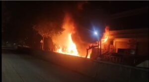 नांदेड़ में तबाही! नैवेद्यम होटल और मोबाइल शॉप में भीषण आग, हॉस्टल में फंसी 70 छात्राओं का ड्रामाई रेस्क्यू