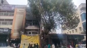नांदेड़ में तबाही! नैवेद्यम होटल और मोबाइल शॉप में भीषण आग, हॉस्टल में फंसी 70 छात्राओं का ड्रामाई रेस्क्यू
