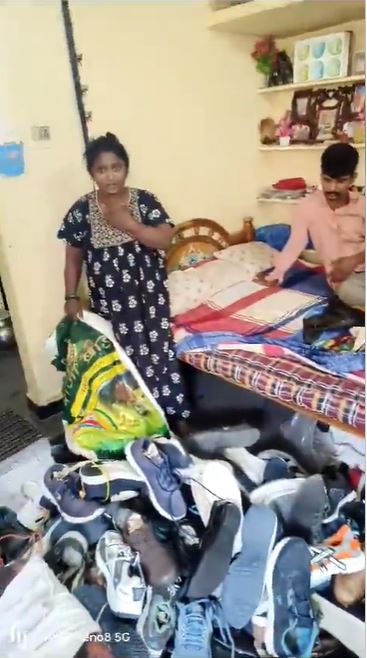 तेलंगाना। एक जूता-चप्पल चोर दंपति के यहां छाप मारा तो घर का नजारा देख सब चौंक गए। घर के अंदर जूते-चप्पलों का ढेर लगा था।