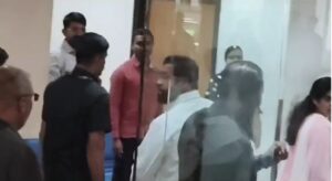 एकनाथ शिंदे ने कहा- “मुझे काफी तेज बुखार है, कमजोरी हो गई है, अभी आराम करने को कहा है”