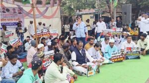 संभल हिंसा के विरोध में लातूर में एम आय एम ने किया प्रदर्शन..