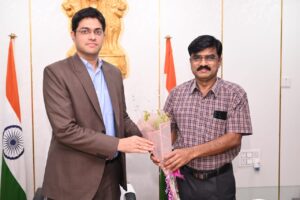  महाराष्ट्र में सत्ता स्थापित होते ही गढचिरौंली के कलेक्टर संजय दैने का तबादला 
