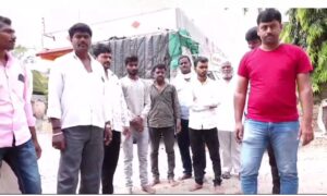 सावंत को मंत्री बनाने के लिए लोगों ने चप्पल पहनना बंद की