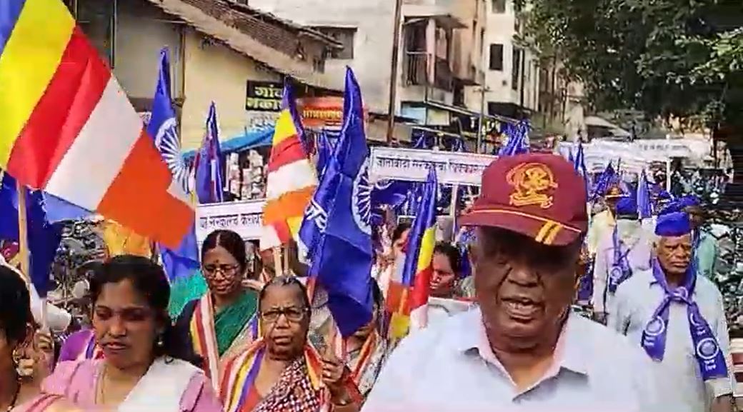 रायगड में मार्च निकाला