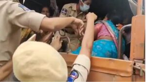 आशा कार्यकर्ताओं को गिरफ्तार कर हिरासत में ले लिया