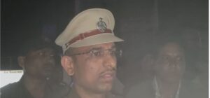 देह व्यापार के संदेह में स्पा सेंटर पर हंगामा, 3 लड़कियां भागी, मैनेजर अरेस्ट, देखें वीडियो