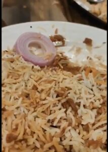 हैदराबाद की मसहूर बिरयानी में दवा मिली तो राघवेंद्र उडुपी की इडली में निकला कनखजूरा