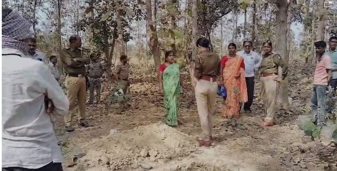 कब्र खोदकर निकाली गई बच्ची की लाश , पोस्टमार्टम से खुलेगा मौत का राज़