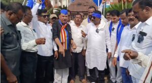 धुले में अमित शाह के खिलाफ विशाल मोर्चा