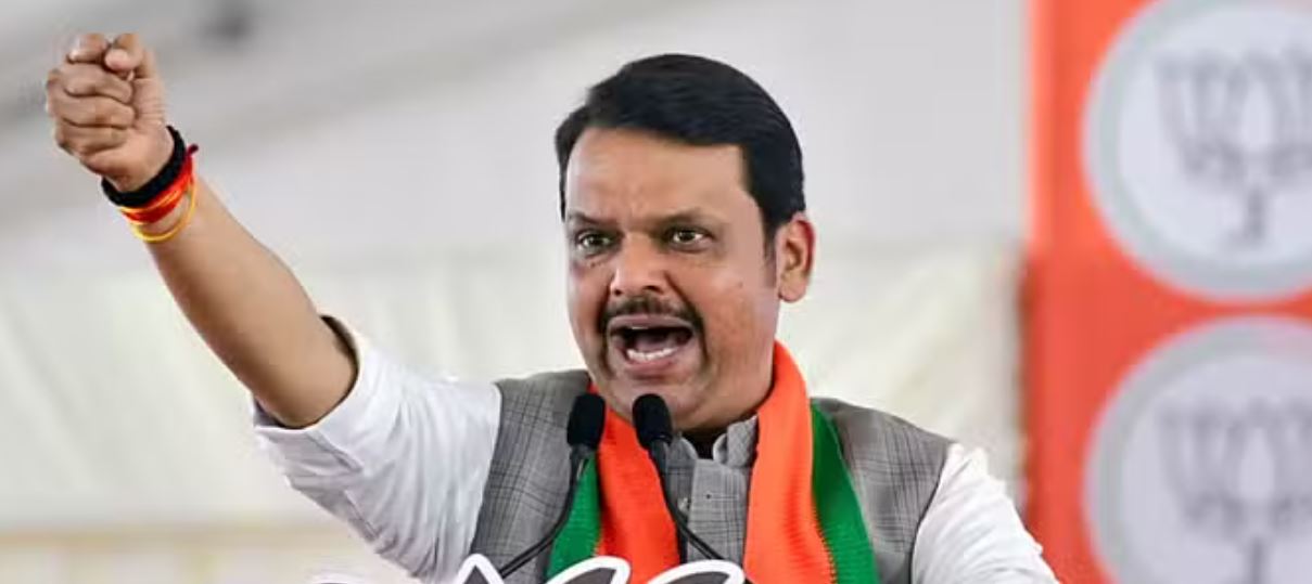 देवेन्द्र फड़णवीस ने दिया एकनाथ शिंदे को वापस एक और धक्का ?