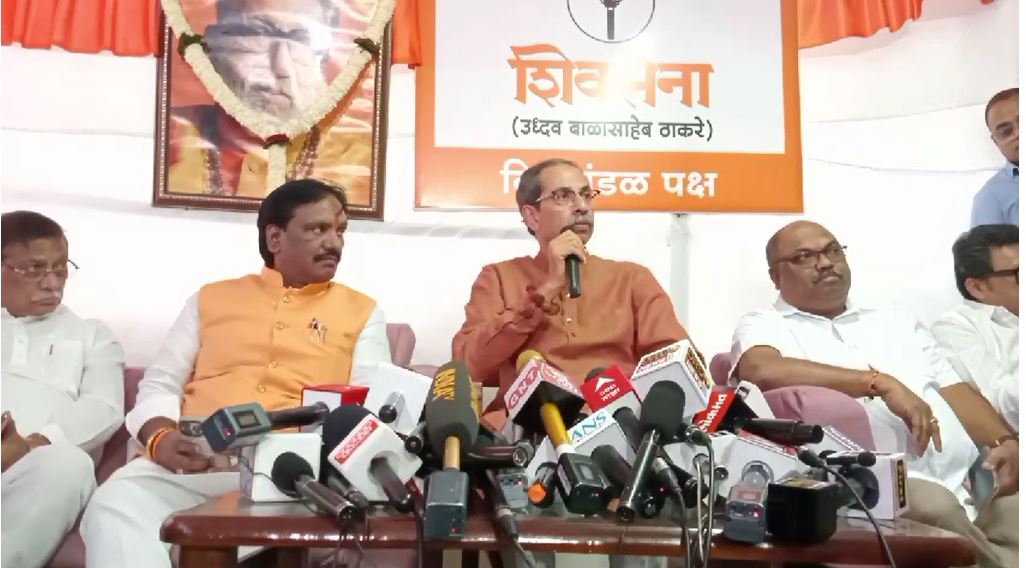 ईवीएम सरकार के पहले अधिवेशन पे हम उन्हें शुभकामनायें देते है - उद्धव ठाकरे