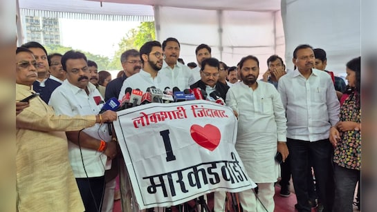 महाविकास आघाड़ी के सदस्यों ने शपथ ग्रहण समारोह का बहिष्कार किया ।