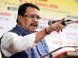 महाविकास आघाड़ी के सदस्यों ने शपथ ग्रहण समारोह का बहिष्कार किया ।